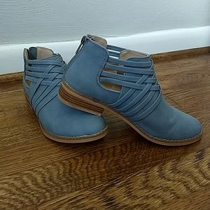 Rocked dog ankle boots